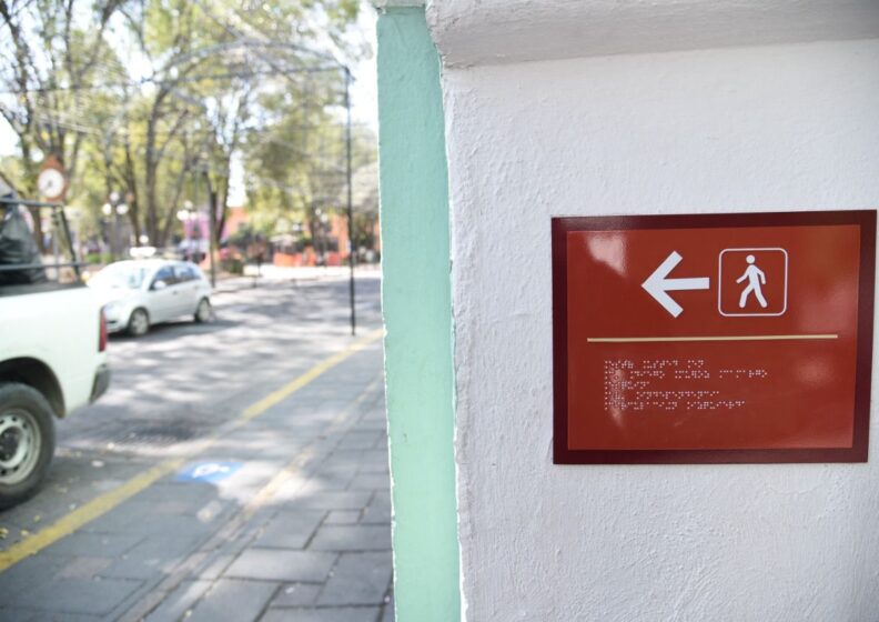 Coloca Ayuntamiento De Tlaxcala Placas Con Nomenclatura Braille En El